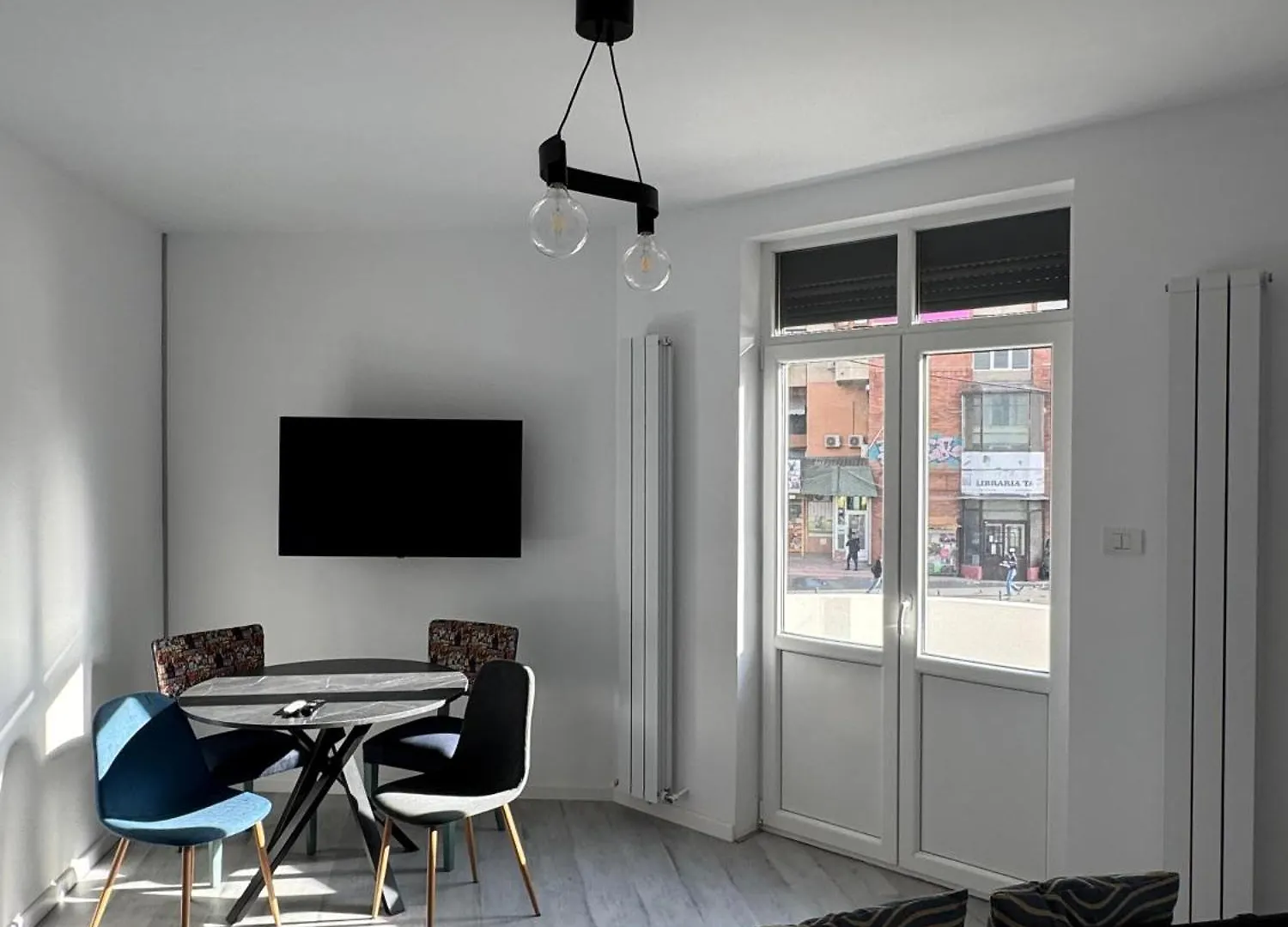 Grafitti Apartment By News Apartments ブカレスト