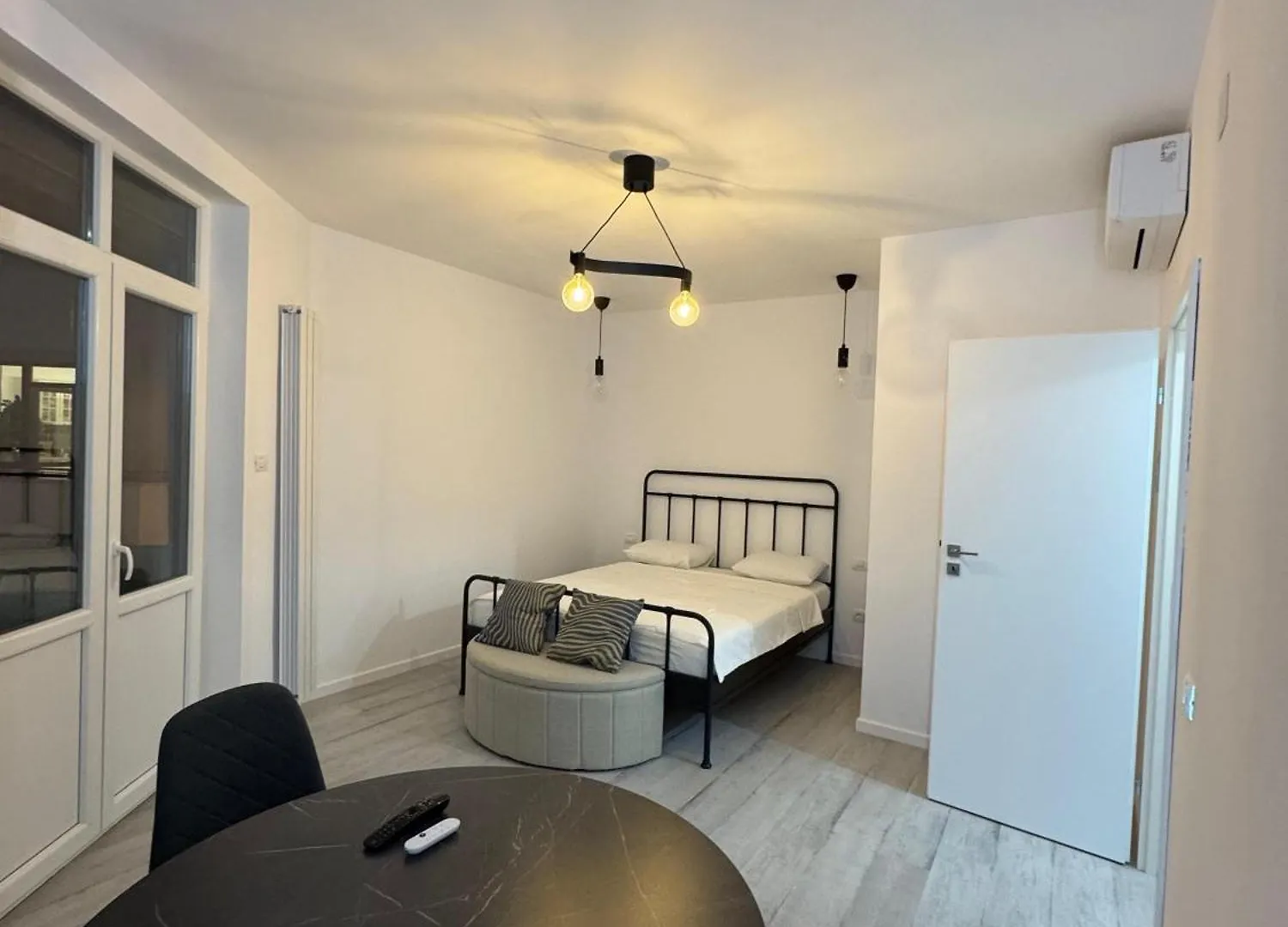 Grafitti Apartment By News Apartments ブカレスト